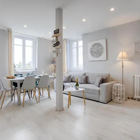 Apartment Centre